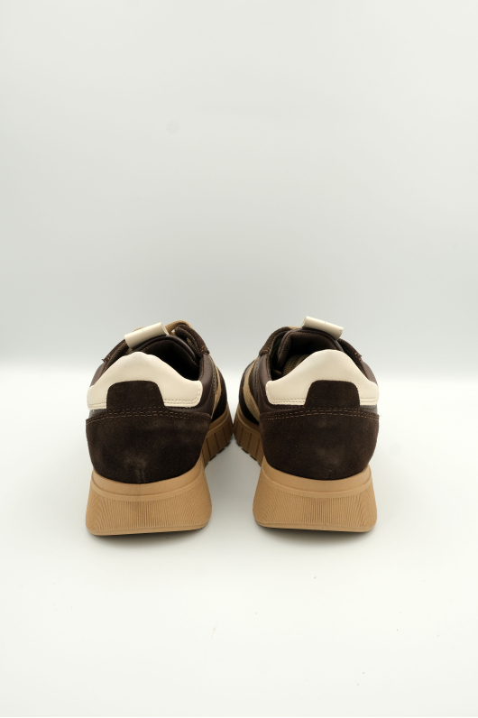 Женские кроссовки Tamaris. Комбинированные материалы из натуральной кожи.